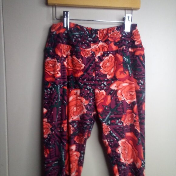 Lularoe Leggings Pants Lot of 2 One Size Hearts Flowers - Picture 2 of 12